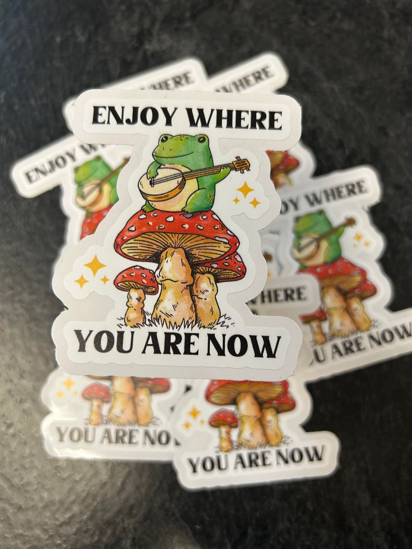 MH37 Enjoy where you are now diecut
